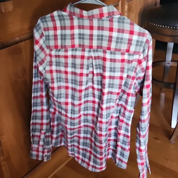 NWT Antigua womans red, gray, and white plaid long sleeve shirt size medium - Picture 4 of 7
